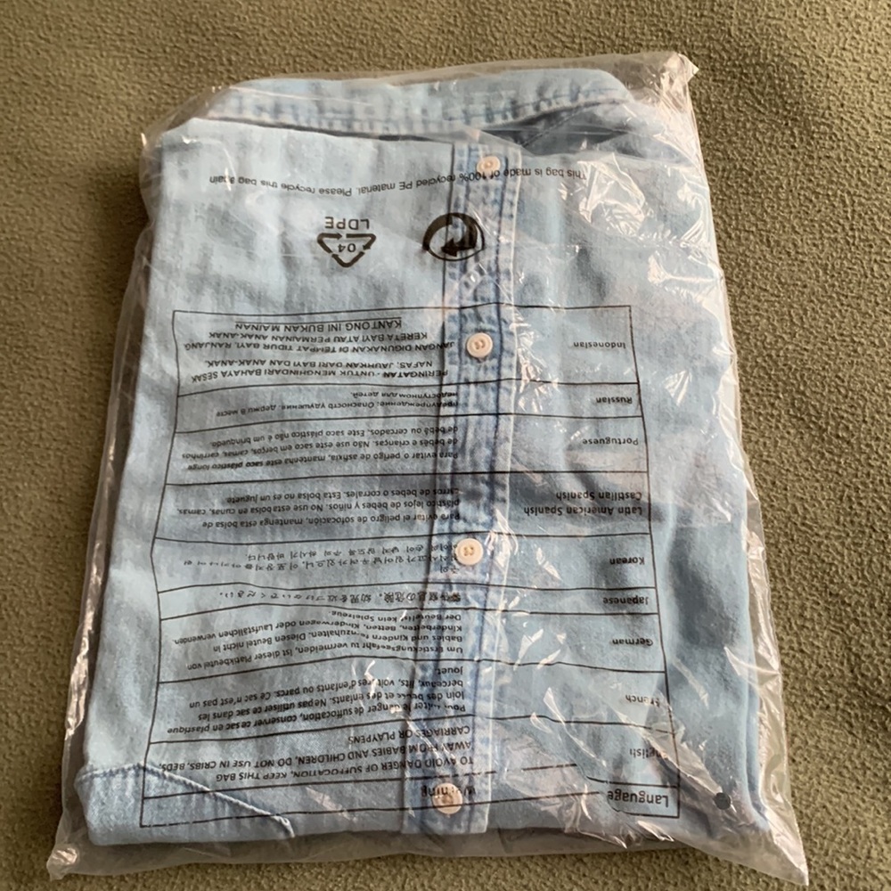 NWT Levi’s blue, short sleeve button up shirt.  Labeled XXL, looks like large. - Picture 4 of 4